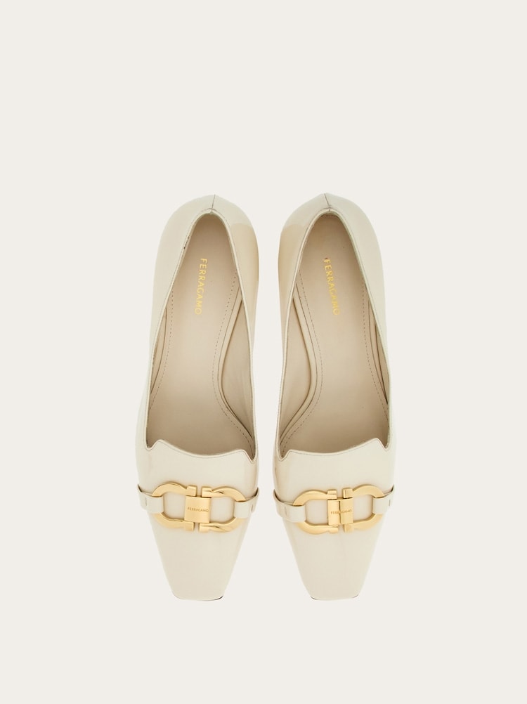 Pump with Gancini ornament - Image 5